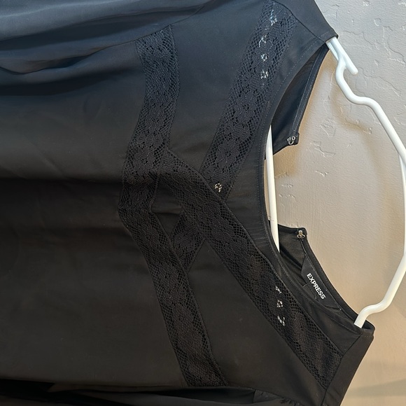 Express top with knitting across the chest - Picture 2 of 3